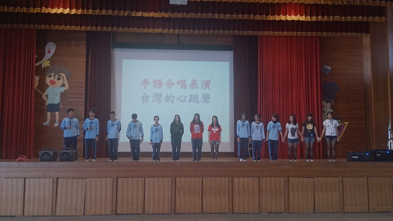 国際子ども文化芸術交流 実行委員長、台湾へ打ち合わせ:参加者演奏を聞く